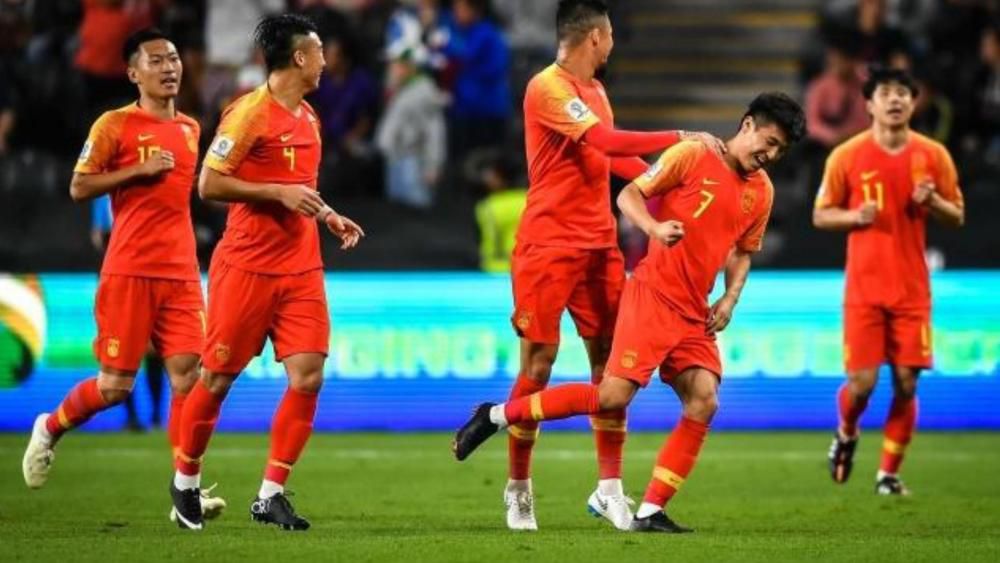 她们其实苦克洛伊久矣，大部分狱友都对克洛伊平日里肆意欺压他人的行为极为不满，而且大部分人也都受过她的骂、挨过她的打，现在眼看曾经的女魔头，陨落成了眼前这幅可怜模样，她们心中也终于体会到了一种大仇得报的快感。